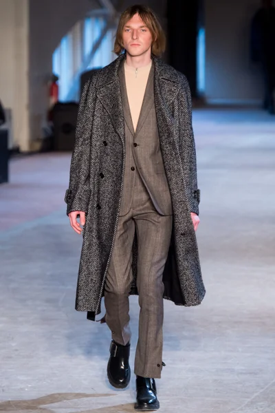 Look 14